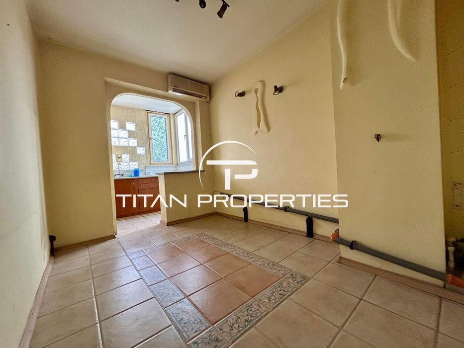 Продава се Тристаен апартамент в Пловдив, Южен - 80 кв.м за 765 €/кв.м - Снимка #1