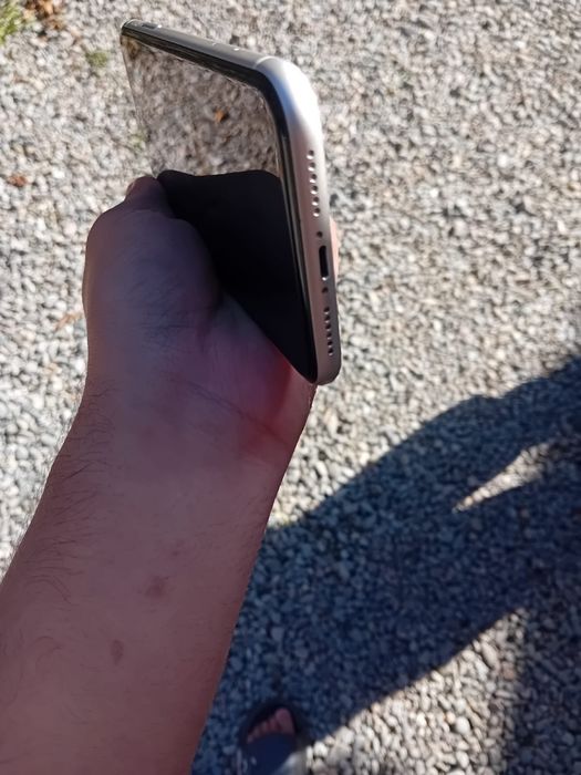 Vand iphone 11 imepecabil fac  si schimb