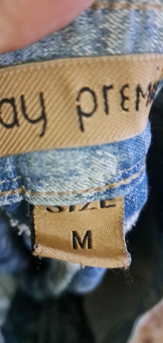 Blugi moderni marimea M