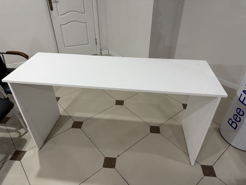 Продам белые столы