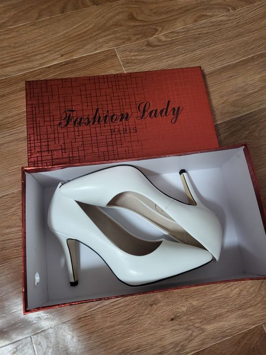 Босоножки и туфли