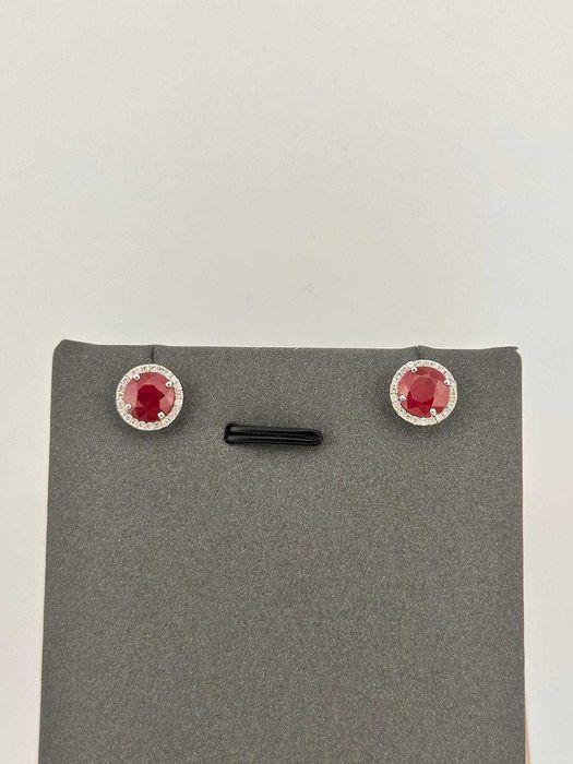 Пусеты золотые с бриллиантами и рубином