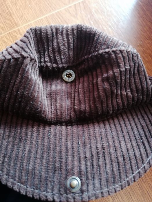 Vând șepci pt băieți