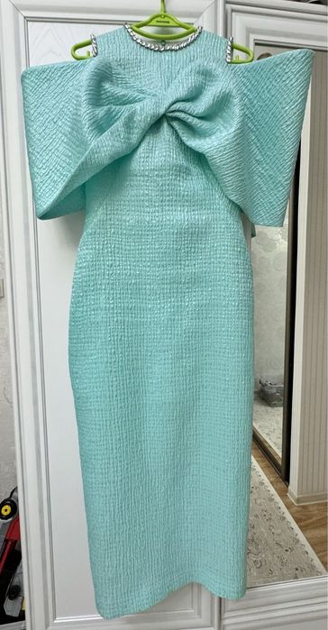 В Платье Malli,