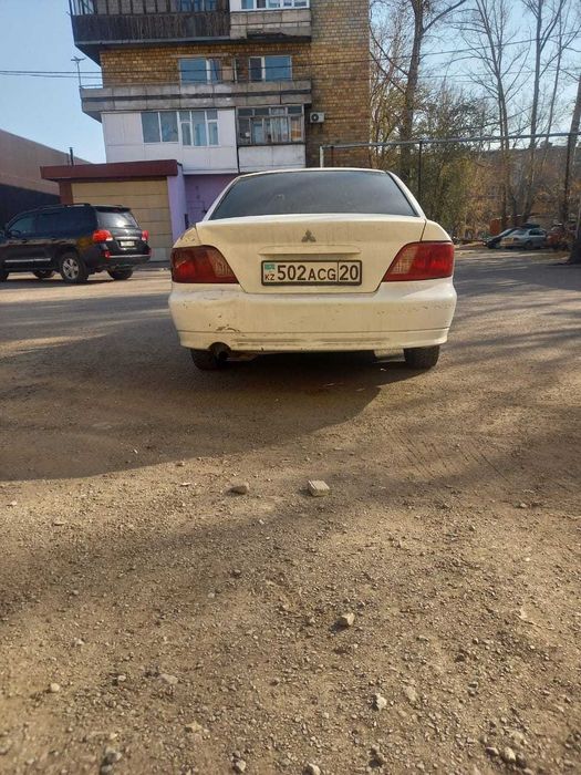 Mitsubishi Galant 2003