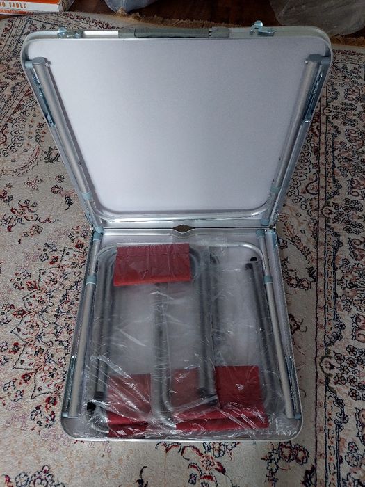 Продам стол со стульями в упаковке