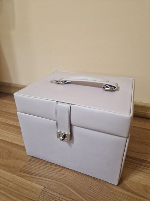 Кутия за бижута - лилава