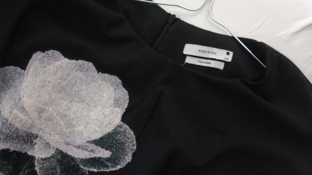 Дамска рокля Reserved с бродерия/ hand made