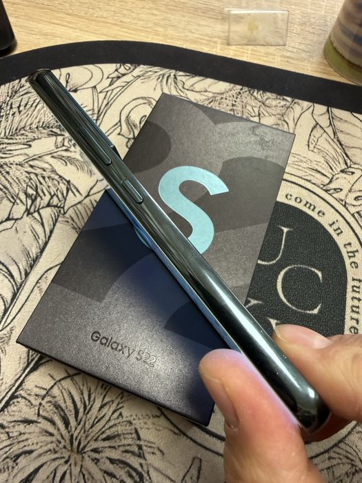 Samsung Galaxy S22 5G 8/128gb - комплект, отличен