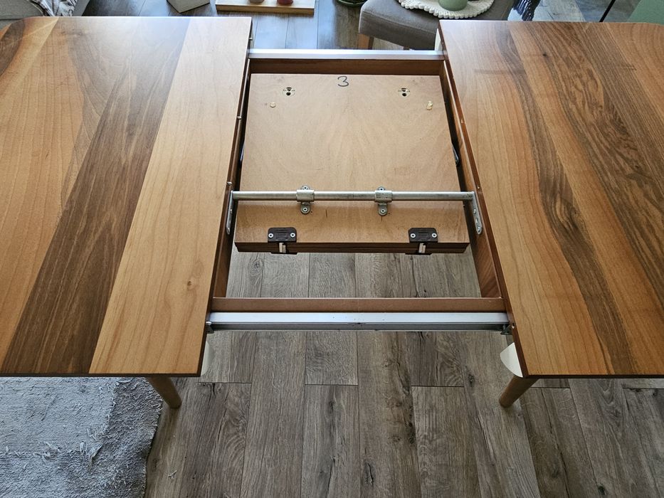 Трапезна маса - орех с крем