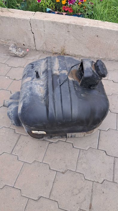 Бензобак на мерседес  атего