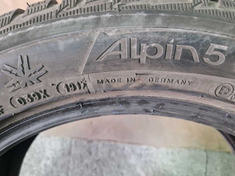 2 Michelin R17 215/55
зимни гуми 
DOT1917