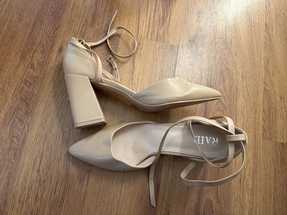 Обувки на висок ток