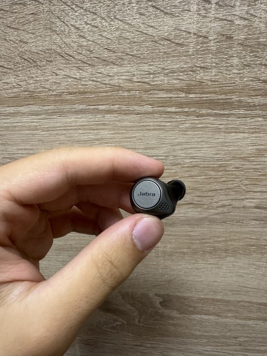 Jabra elite 75t.