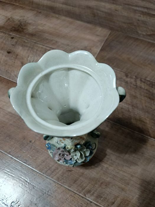 Продам вазу очень красивая