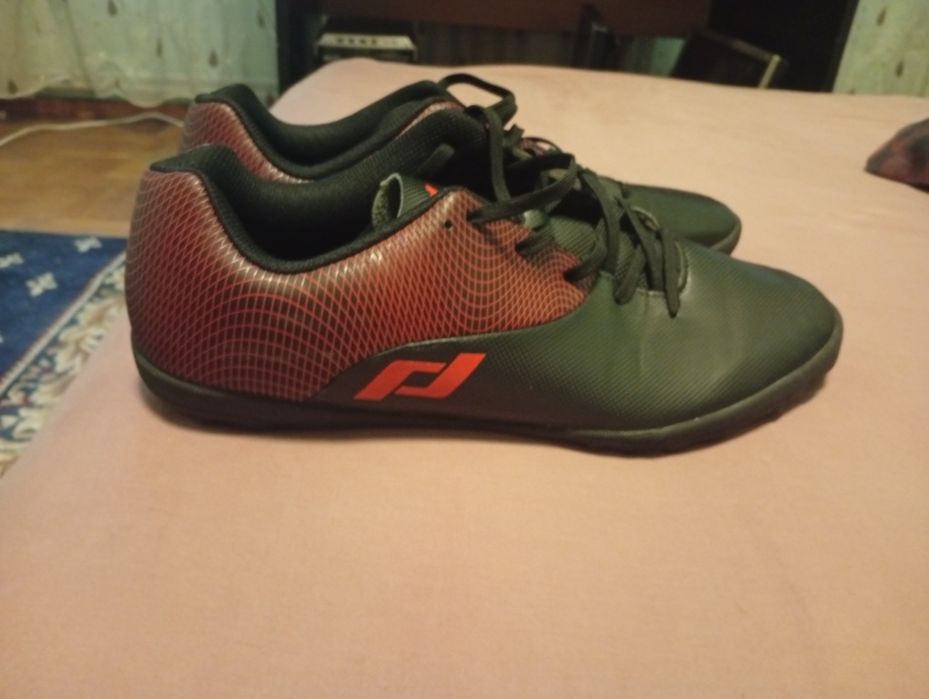 Ghete de fotbal Pro Touch noi