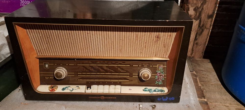 Продавам ретро радио