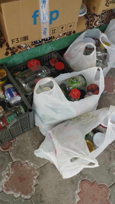 Отдам даром банки стеклянные.