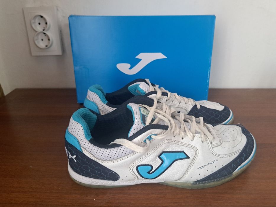 Продам оригинальные футзалки