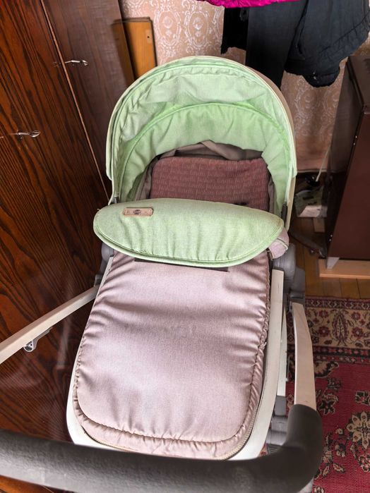 Продавам запазена бебешка количка