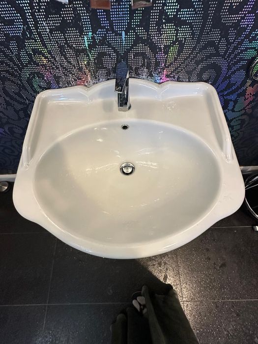 Lavoar Globo Paestum cu suport structura metalica cromată