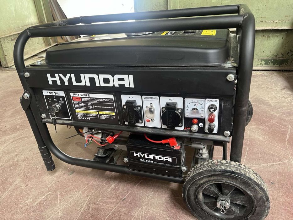 Продавам бензинов генератор Hyundai HHY7000FE. Машината е запазена и работи отлично.
