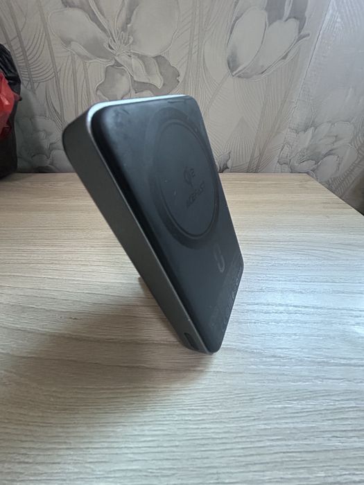 Повер банк на магните