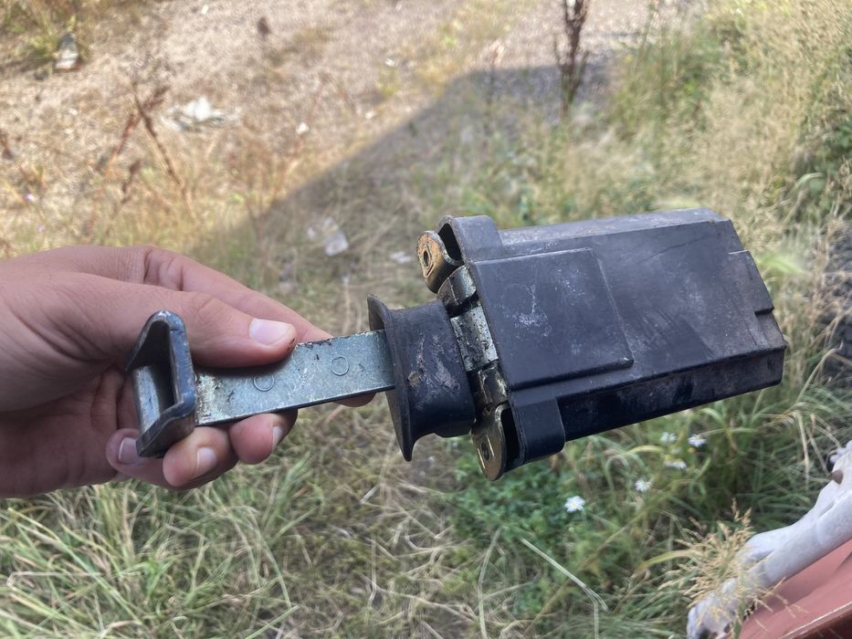 Ограничитель двери Мерседес / Mercedes