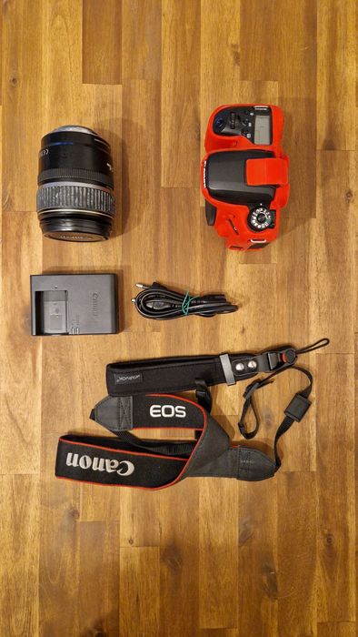 Canon EOS 77D с EF-S 17-85mm подарък