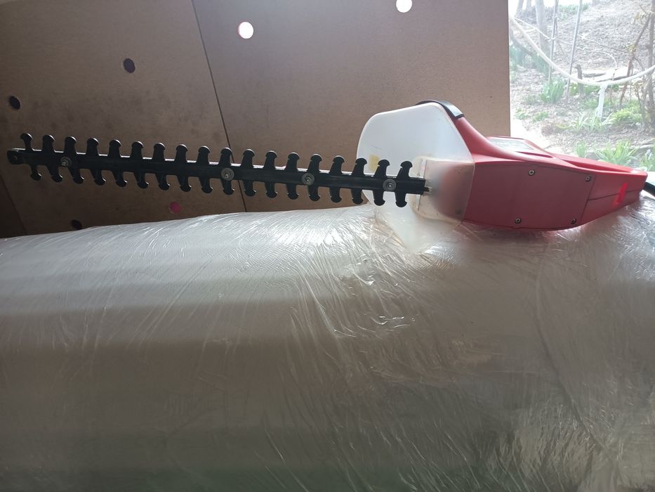 Тример за жива плет