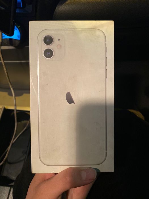 Продам айфон 11,