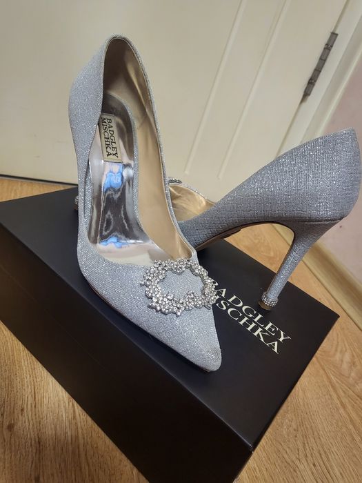 Обувки на ток Badgley Mischka подходящи за сватбени