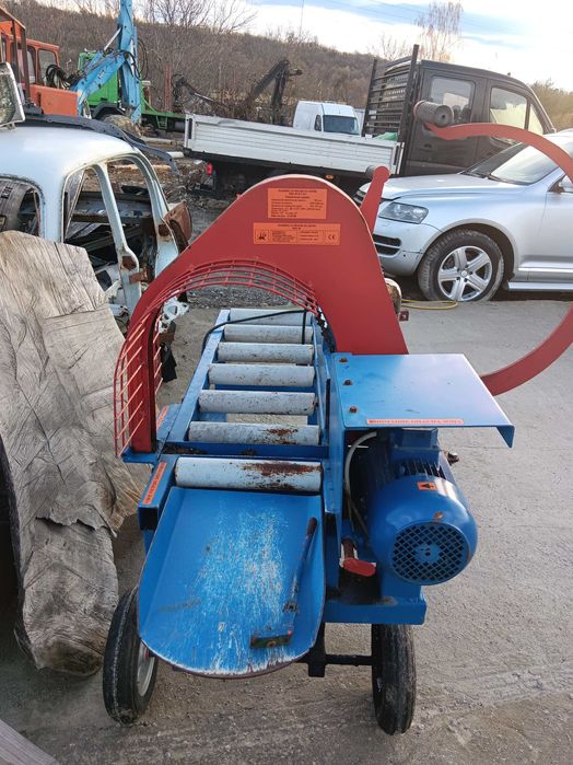 Машина за рязане на дърва .