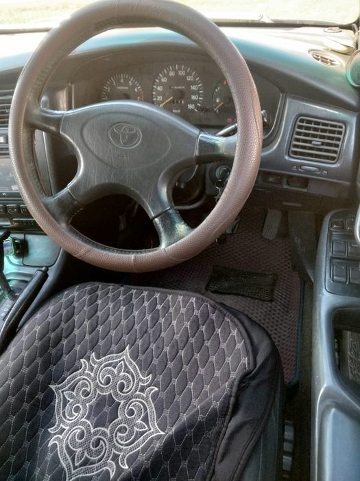 Продам машину Тайота Каллдина.
