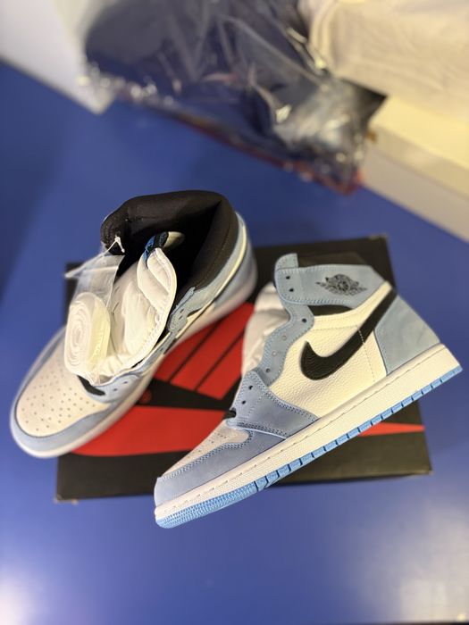 Air Jordan 1 High OG “University Blue”