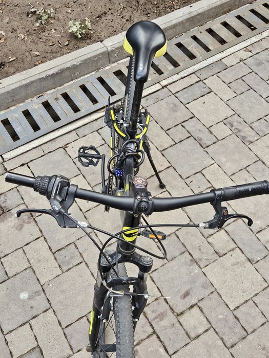 Велосипед Giant чёрный-салатовый