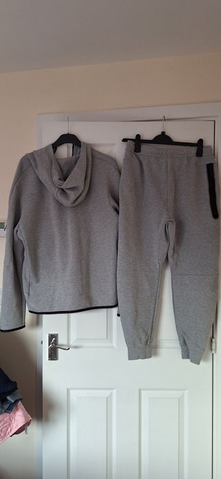 Nike tech  fleece оригинален екип М/L
