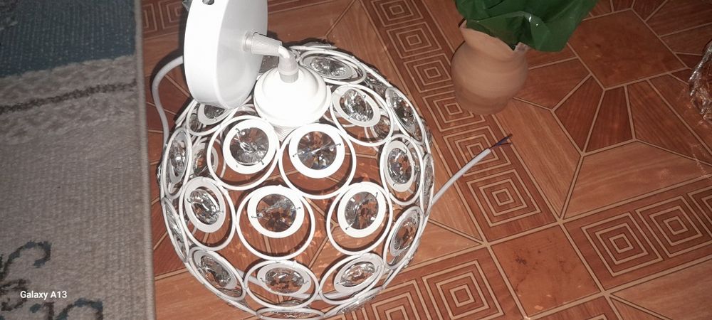 Продам 2 люстры новые за 9000