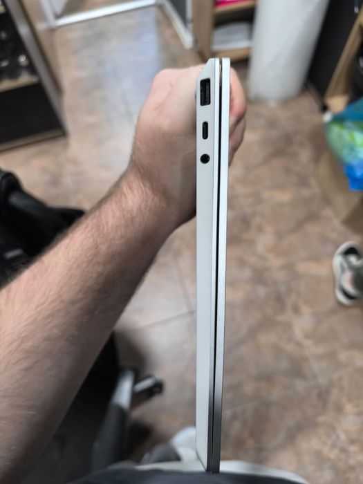 Microsoft Surface Laptop Go