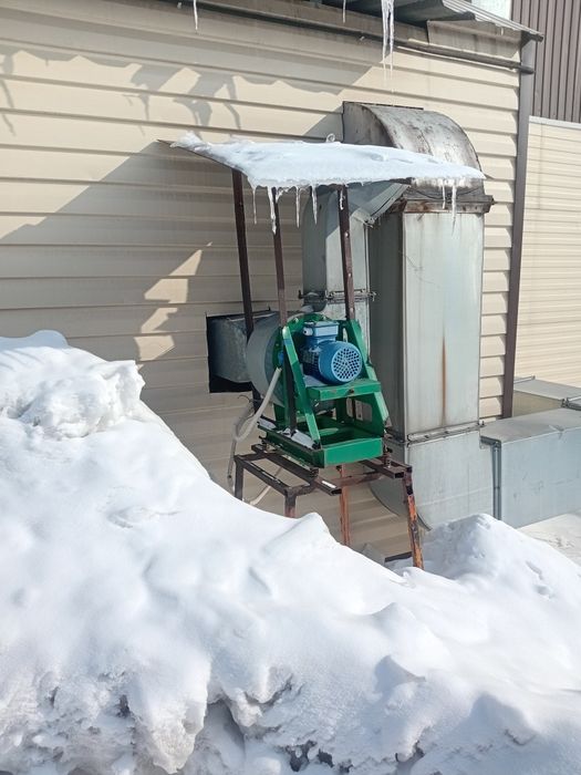 Продам вытяжку 220вольт