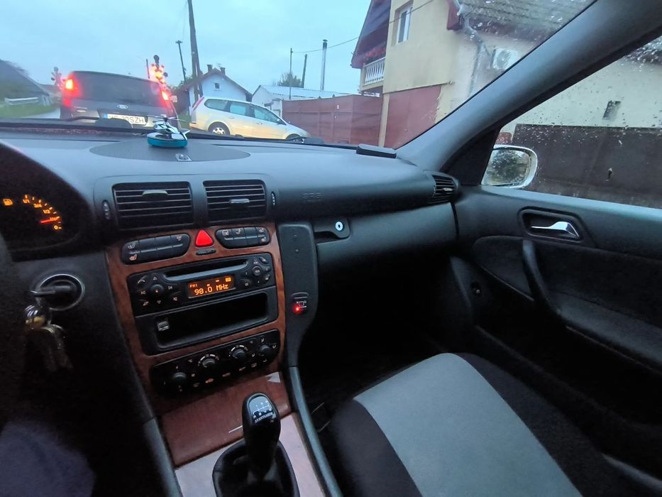 Mercedes-Benz C Singur proprietar in Romania
