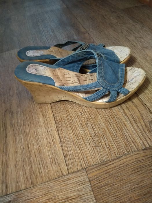 Летняя женская обувь