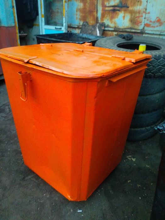 Мусорный контейнер