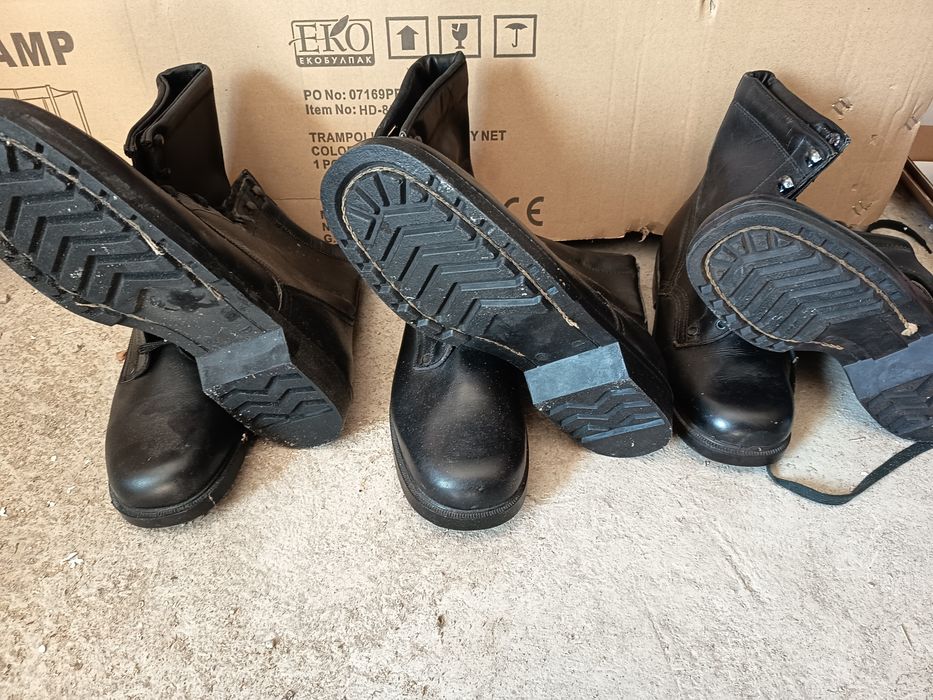 Кубинки и боти, обувки половинки