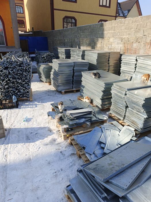 Rafturi metalice pentru depozitare manuala și arhiva