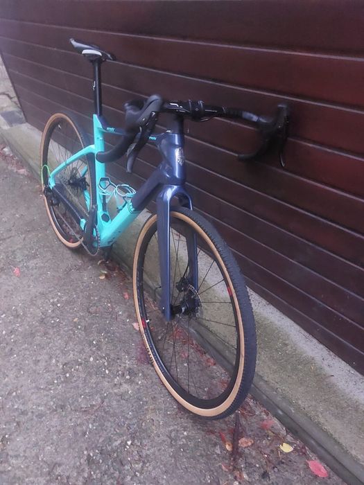 Bicicleta Bianchi Arcadex Carbon