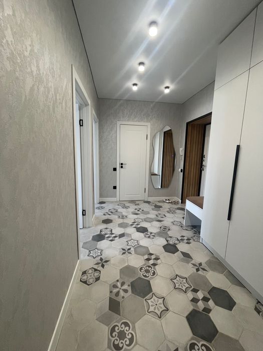 Продам  евро-трехкомнатную квартиру