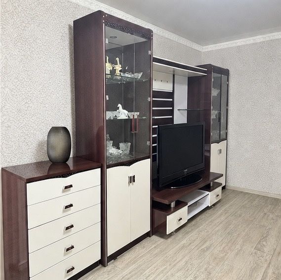 Продаю горку в гостинную