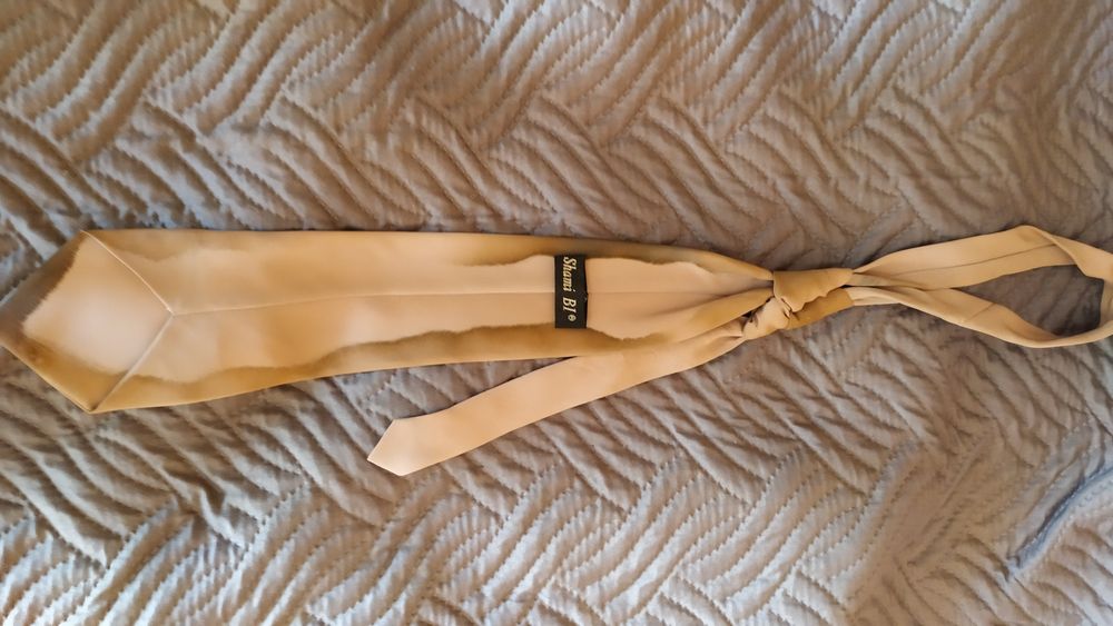 Продавам костюм произведен в България