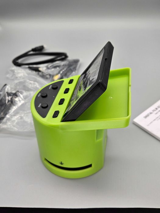 Дигитален скенер за негативи и диапозитиви 22MP със 3.5" LCD дисплей!